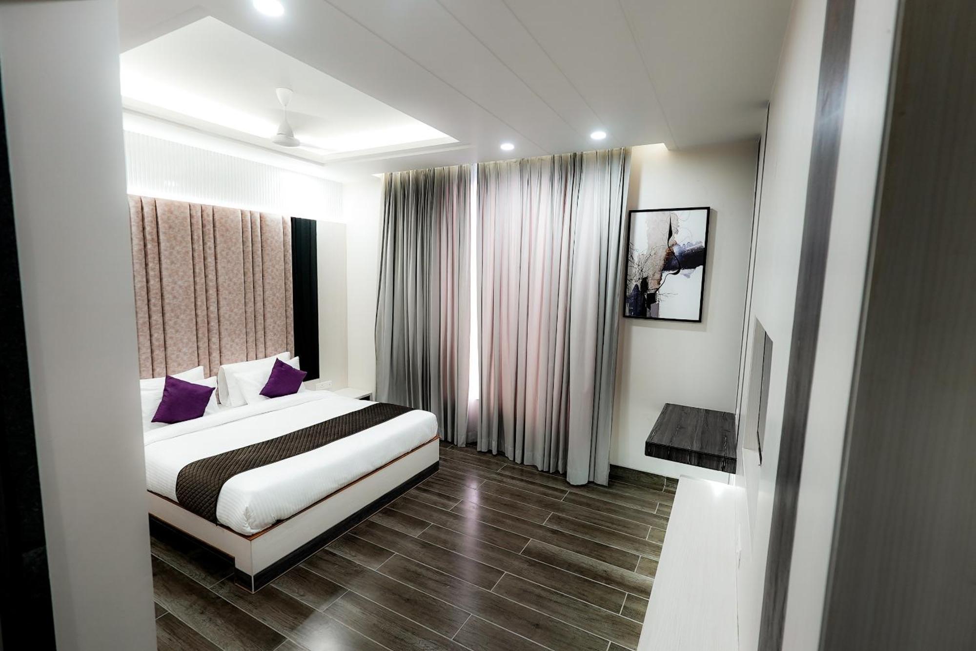 Hotel Elinor By Dazzling Hotels & Resorts アーグラ エクステリア 写真