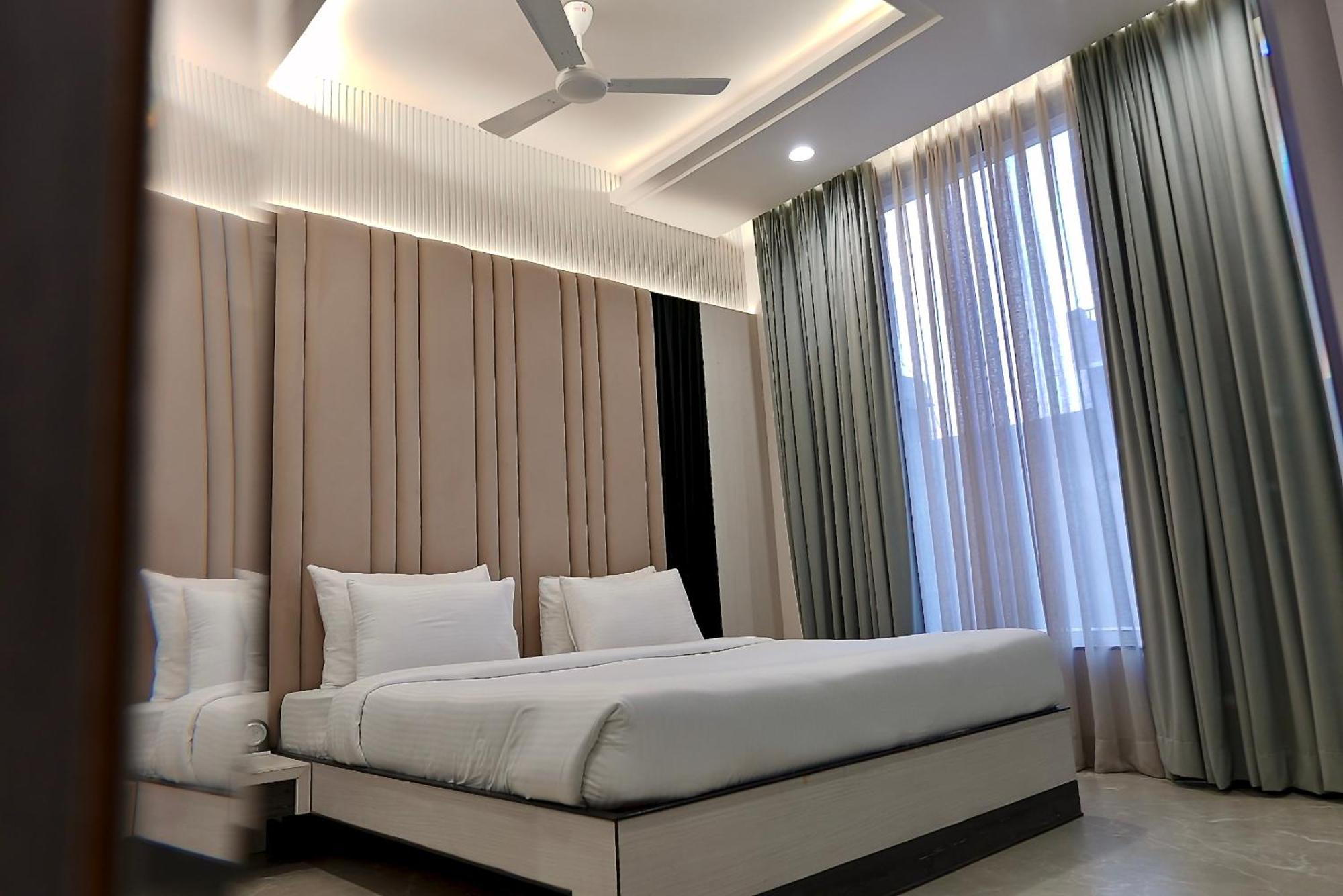 Hotel Elinor By Dazzling Hotels & Resorts アーグラ エクステリア 写真