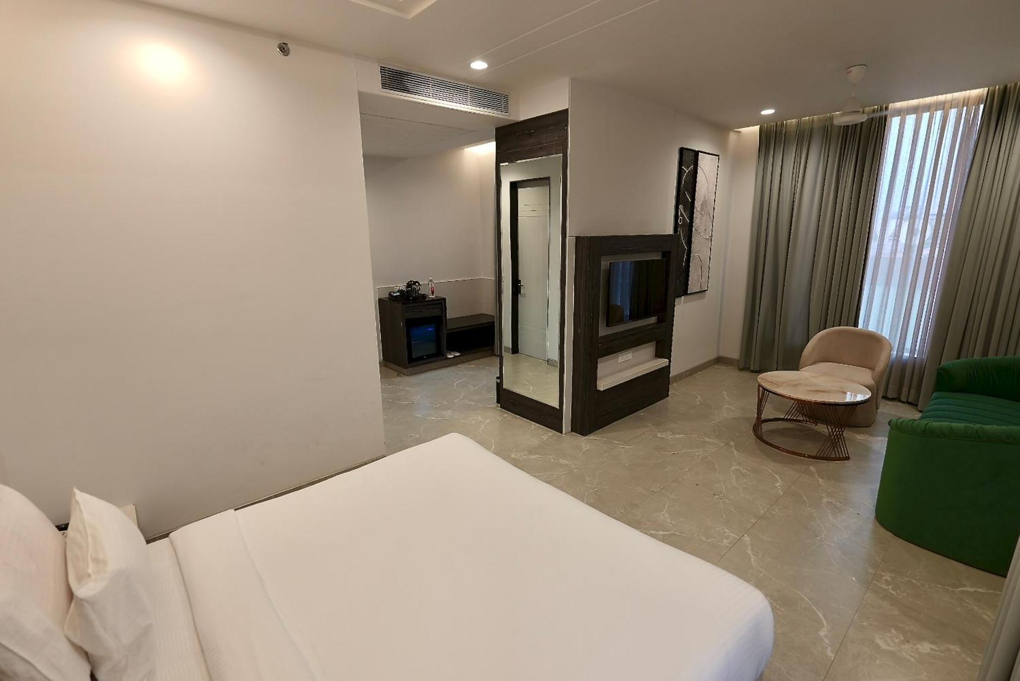Hotel Elinor By Dazzling Hotels & Resorts アーグラ エクステリア 写真