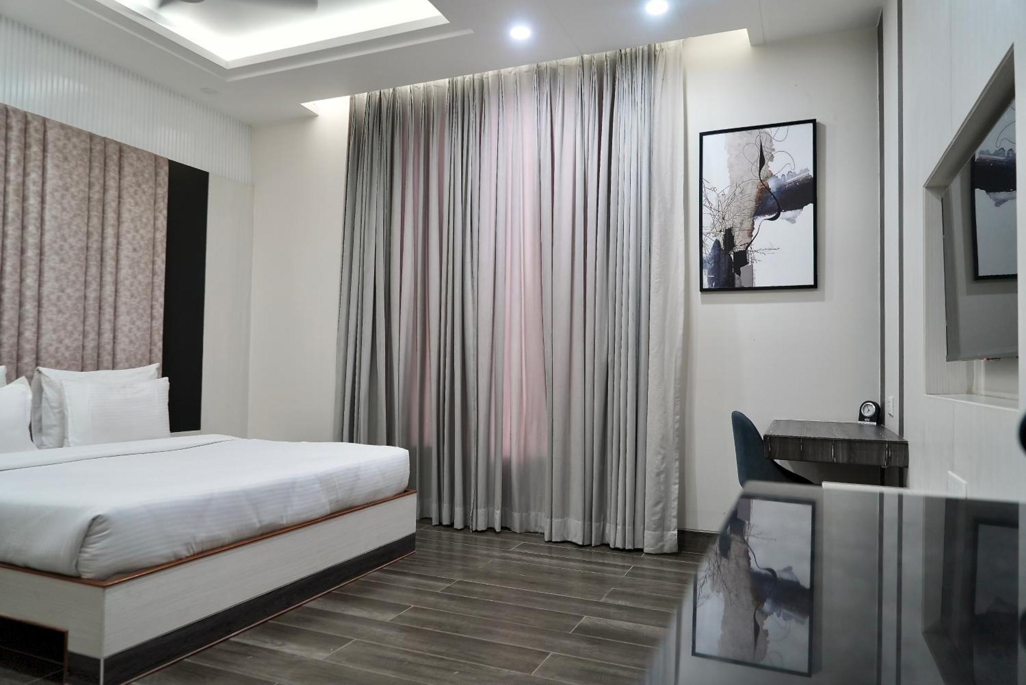 Hotel Elinor By Dazzling Hotels & Resorts アーグラ エクステリア 写真