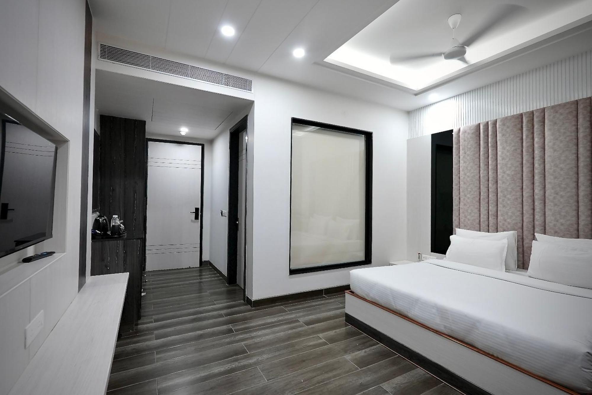 Hotel Elinor By Dazzling Hotels & Resorts アーグラ エクステリア 写真